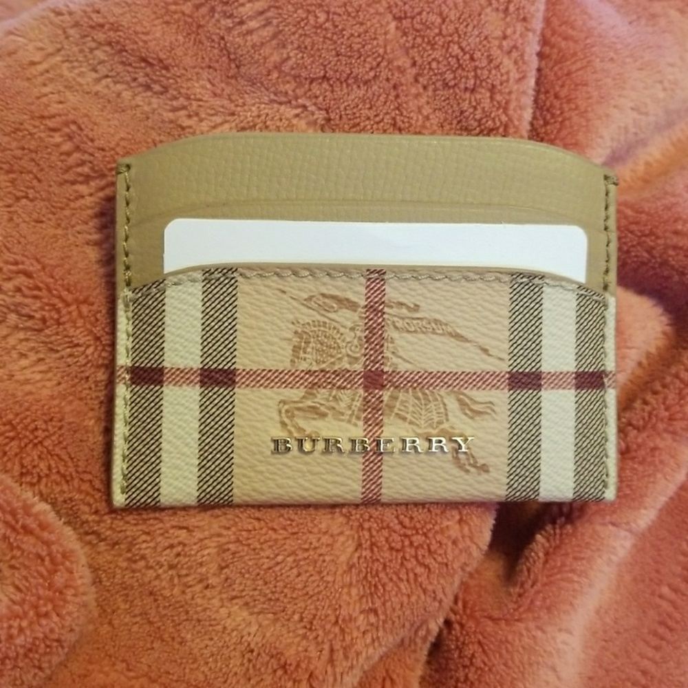 Authentic  Burberry Haymarket Check Izzy card case